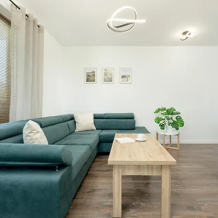 Duzy Apartament Z Parkingiem I Balkonem W Kolobrzegu By Noclegi Renters Exterior photo