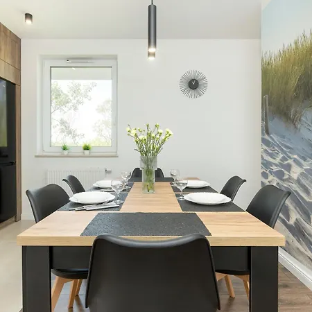 Duzy Apartament Z Parkingiem I Balkonem W Kolobrzegu By Noclegi Renters Exterior photo