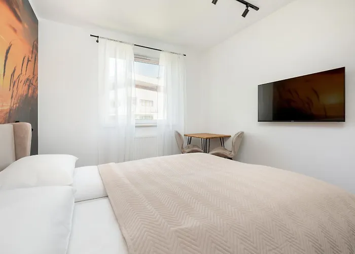 Duzy Apartament Z Parkingiem I Balkonem W Kolobrzegu By Noclegi Renters