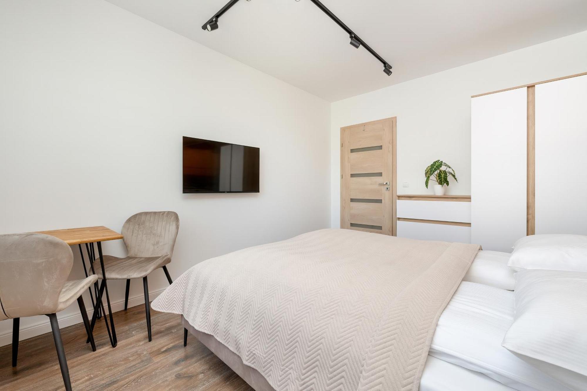 Duzy Z Parkingiem I Balkonem W Kolobrzegu By Renters Apartment Kolobrzeg