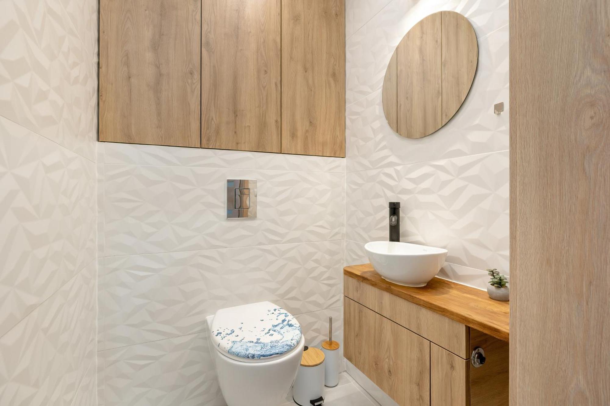 Duzy Z Parkingiem I Balkonem W Kolobrzegu By Renters Apartment Kolobrzeg