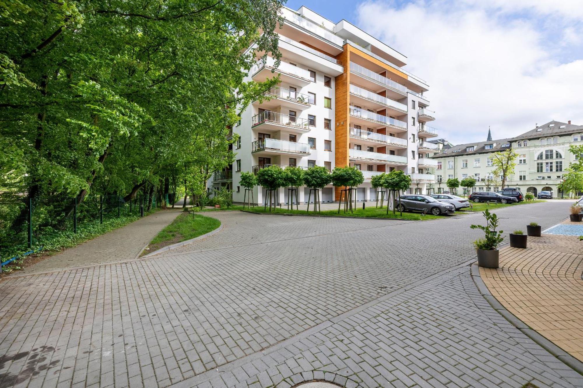Duzy Z Parkingiem I Balkonem W Kolobrzegu By Renters *