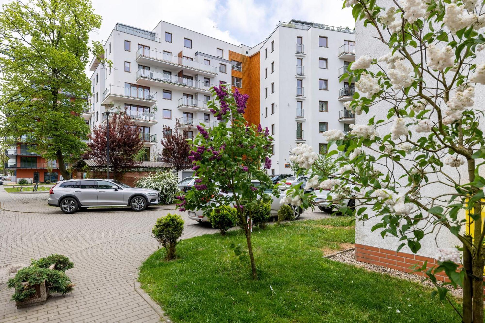 Duzy Z Parkingiem I Balkonem W Kolobrzegu By Renters Apartment